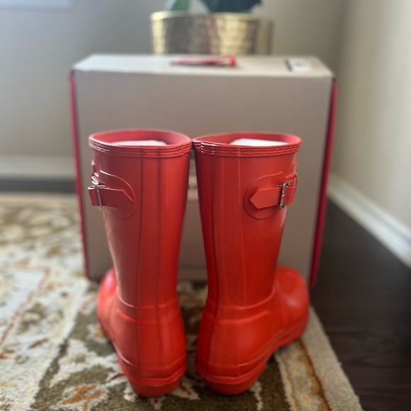 Hunter rain boots in a limited edition true orange color! - Picture 4 of 7